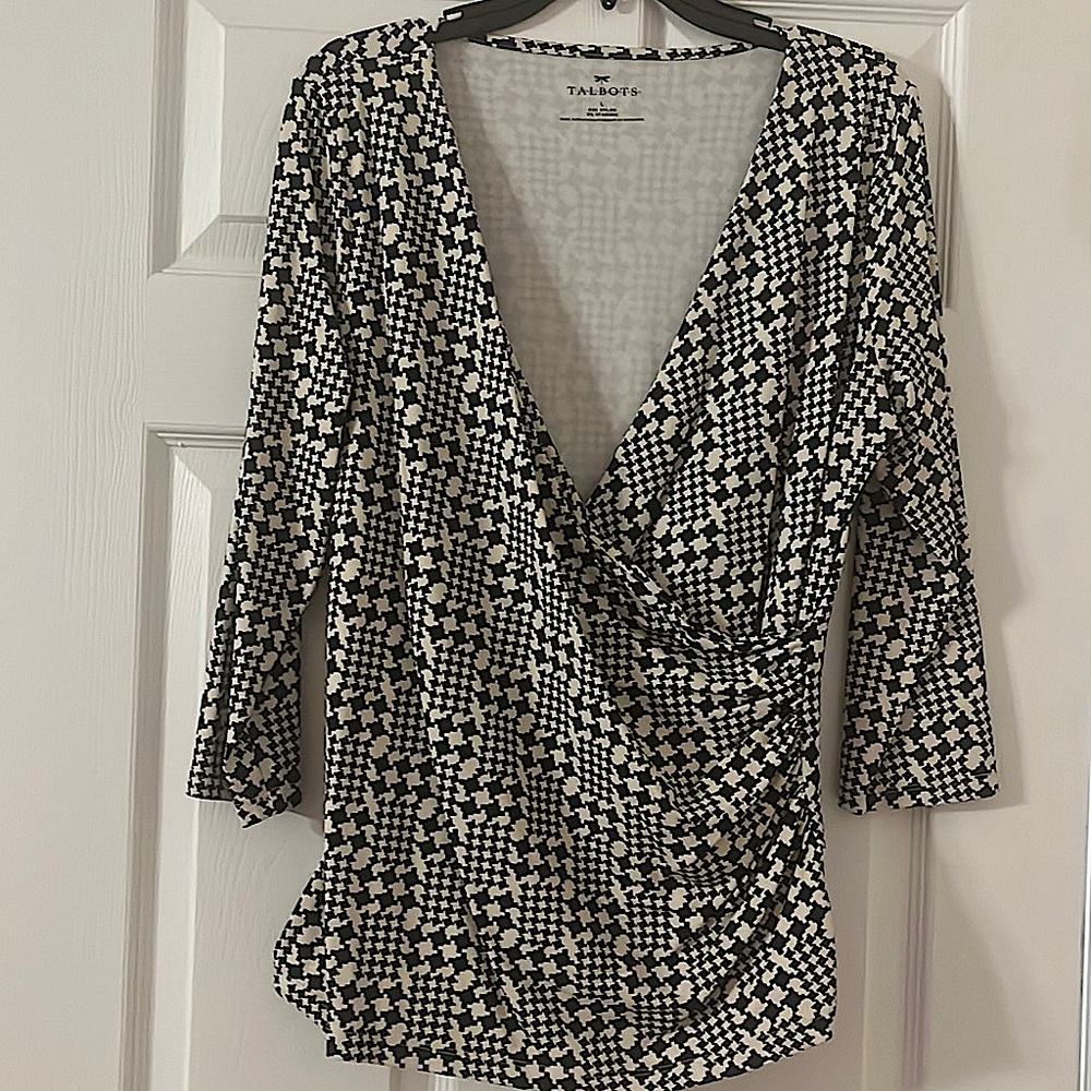 Talbots 3/4 length sleeves houndstooth check blouse.